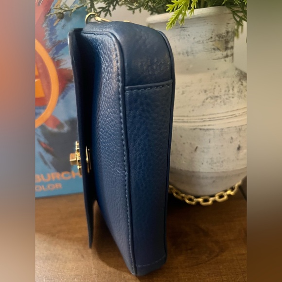 Tory Burch Robinson Crossbody Bag - Picture 5 of 12